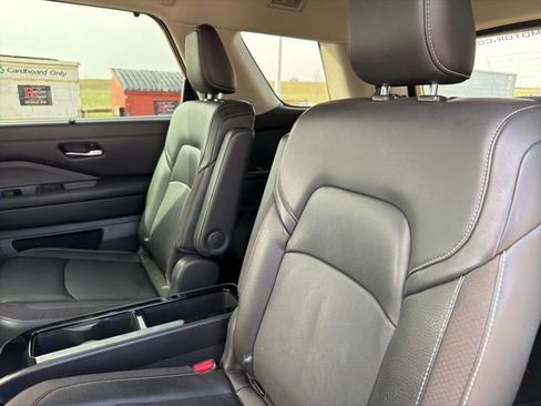 Used 2024 Nissan Pathfinder SL w/ SL Premium Package image 13