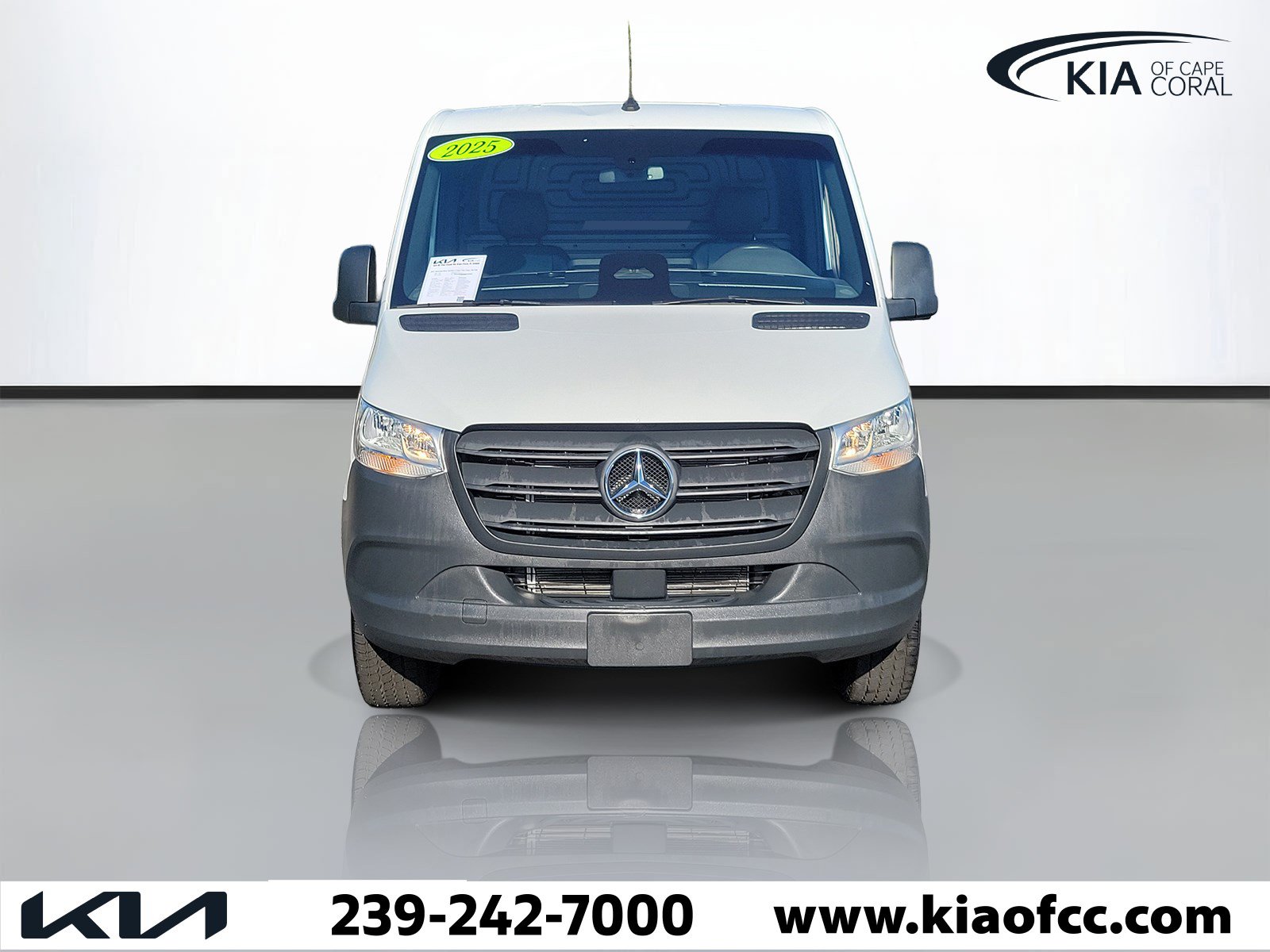 Used 2025 Mercedes-Benz Sprinter 2500 image 2