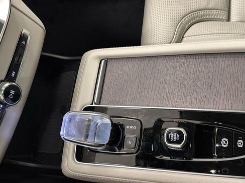 New 2026 Volvo XC90 T8 Ultra w/ Protection Package Premier AWD/4WD image 19