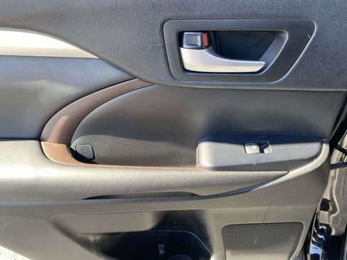 Used 2017 Toyota Highlander XLE image 13