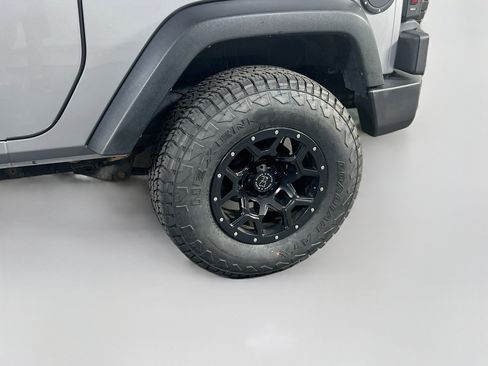 Used 2018 Jeep Wrangler Sport w/ Connectivity Group AWD/4WD image 26