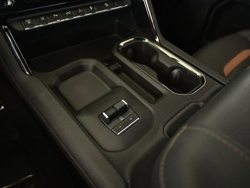 Used 2024 GMC Sierra 2500 AT4 image 41