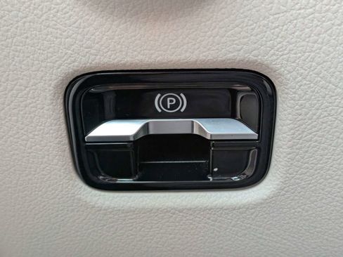 Used 2022 Mercedes-Benz C 300 Sedan image 34