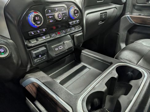 Used 2021 GMC Sierra 3500 SLT w/ SLT Convenience Package image 19