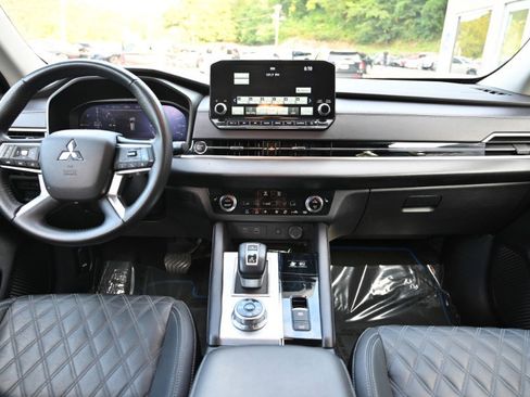 Used 2023 Mitsubishi Outlander SEL image 2