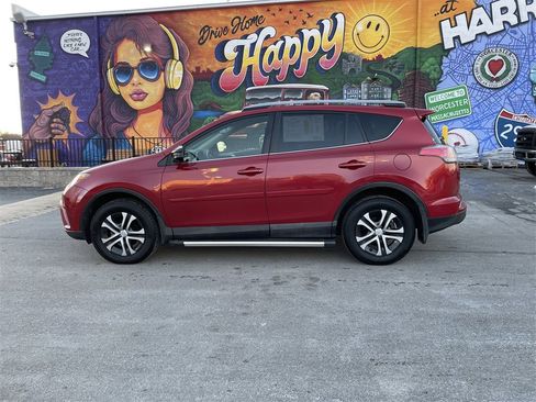 Used 2017 Toyota RAV4 LE image 2