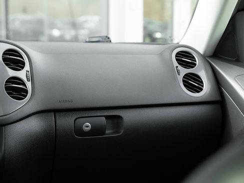 Used 2016 Volkswagen Tiguan SEL image 14