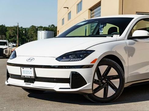 New 2025 Hyundai Ioniq 6 SE RWD image 3