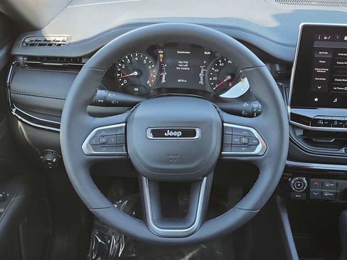 Used 2026 Jeep Compass Latitude AWD/4WD image 19