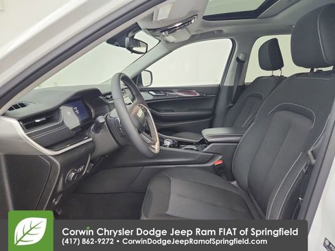 Certified 2023 Jeep Grand Cherokee Laredo w/ Luxury Tech Group I image 18