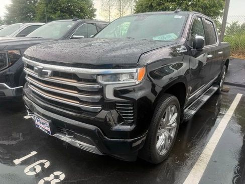 Used 2022 Chevrolet Silverado 1500 High Country w/ High Country Premium Package AWD/4WD image 1