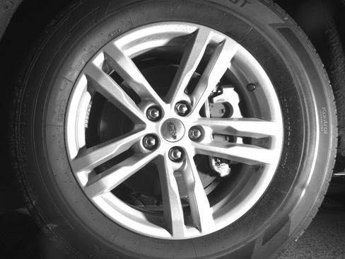 Used 2024 Ford Explorer XLT w/ Equipment Group 202A AWD/4WD image 10