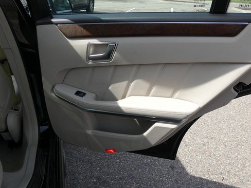 Used 2014 Mercedes-Benz E 350 4MATIC Sedan image 25