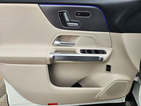 Used 2021 Mercedes-Benz GLB 250 image 22