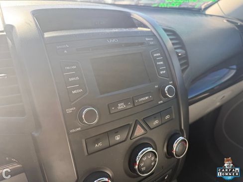 Used 2013 Kia Sorento LX w/ Convenience Pkg FWD image 22