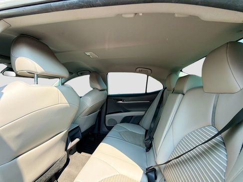Used 2020 Toyota Camry SE FWD image 22