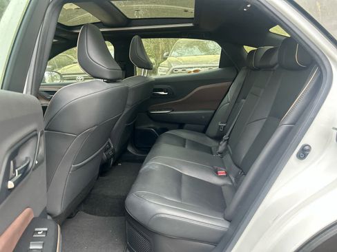 Used 2023 Toyota Crown Limited image 8