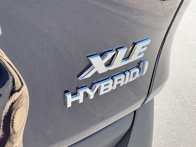 Used 2021 Toyota RAV4 XLE AWD/4WD image 25