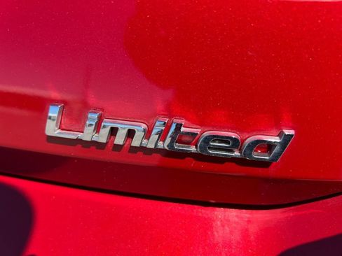 Used 2023 Hyundai Elantra Limited w/ Preferred Accessory Package FWD image 31