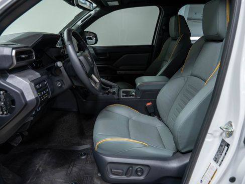 Used 2025 Toyota 4Runner Trailhunter image 76