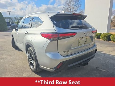 Used 2022 Toyota Highlander XLE image 5