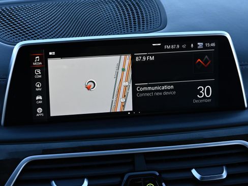 Used 2020 BMW 750i xDrive w/ Executive Package image 32