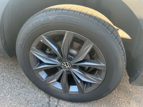 Used 2022 Volkswagen Tiguan SE w/ Panoramic Sunroof Package AWD/4WD image 7