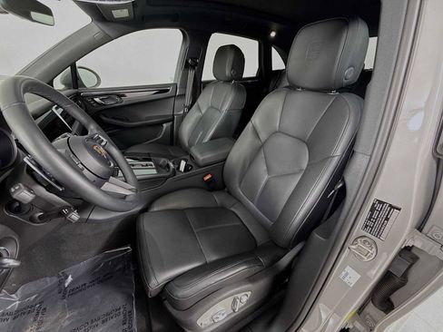 Certified 2025 Porsche Macan image 5