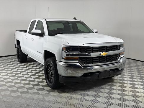 Used 2019 Chevrolet Silverado 1500 LT AWD/4WD image 3