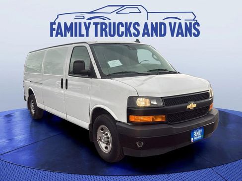 Used 2019 Chevrolet Express 3500 Extended w/ Driver Convenience Package image 7