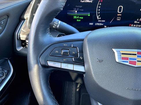 Used 2024 Cadillac XT4 Premium Luxury image 10