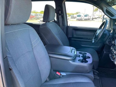 Used 2024 RAM 3500 Tradesman w/ Chrome Appearance Group image 30