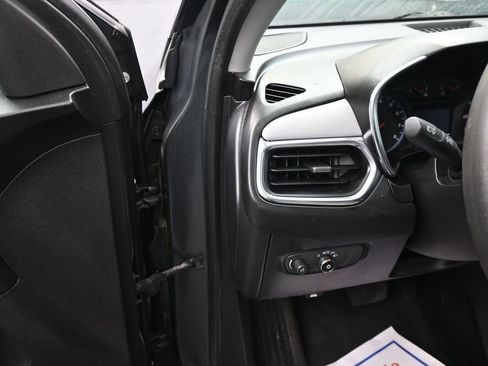 Used 2018 Chevrolet Equinox LS image 16