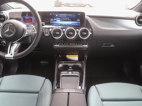 New 2026 Mercedes-Benz GLA 250 image 10