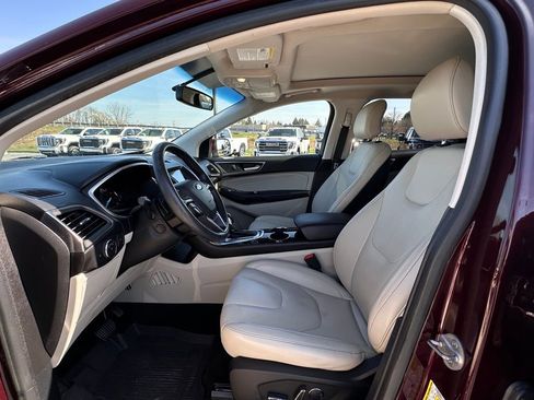 Used 2018 Ford Edge Titanium w/ Equipment Group 301A AWD/4WD image 18