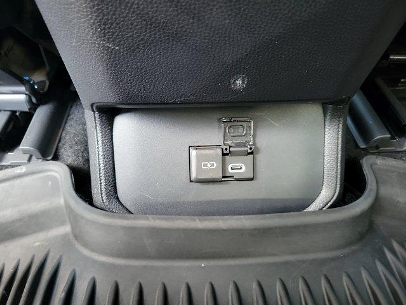 Used 2023 Toyota Highlander XLE FWD image 21