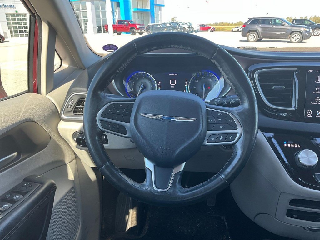 Used 2019 Chrysler Pacifica Touring-L Plus w/ Advanced Safetytec Group FWD image 10