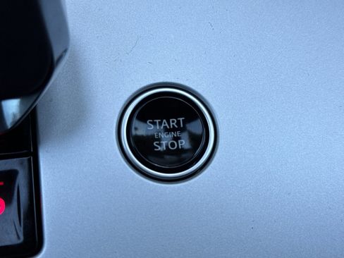 Used 2025 Land Rover Range Rover SE image 26