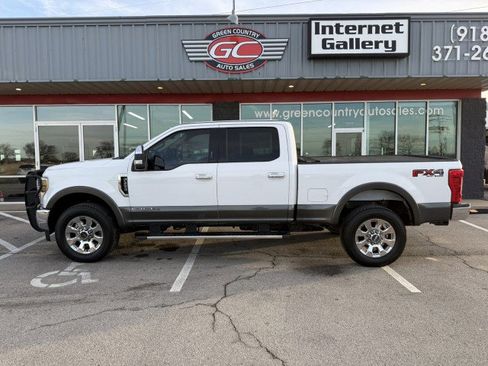 Used 2019 Ford F250 Lariat w/ Chrome Package image 10
