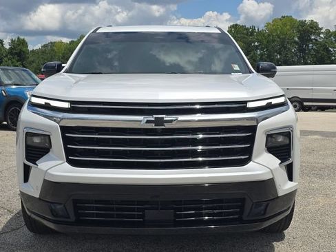 Used 2025 Chevrolet Traverse High Country FWD image 8