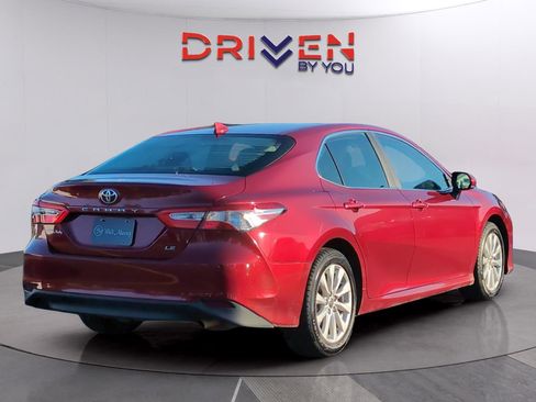 Used 2020 Toyota Camry LE image 6