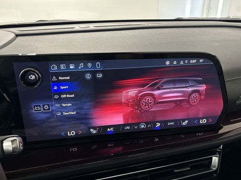 New 2026 Chevrolet Traverse Z71 w/ Driver Confidence Package AWD/4WD image 48
