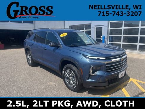 Used 2025 Chevrolet Traverse LT image 1