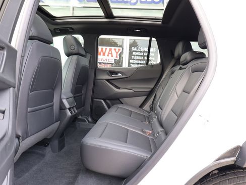 New 2026 Chevrolet Equinox LT w/ Convenience Package II AWD/4WD image 26