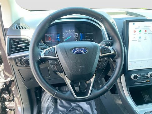 Used 2024 Ford Edge SEL image 11