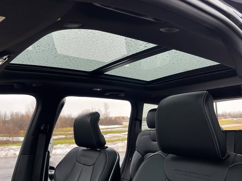 Used 2024 Jeep Grand Cherokee Overland w/ Adv Protech Group III image 21