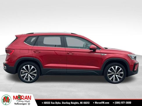Used 2023 Volkswagen Taos SE w/ Panoramic Sunroof Package AWD/4WD image 6