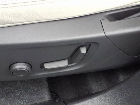 New 2026 Volvo XC40 B5 Ultra w/ Protection Package Premier image 18