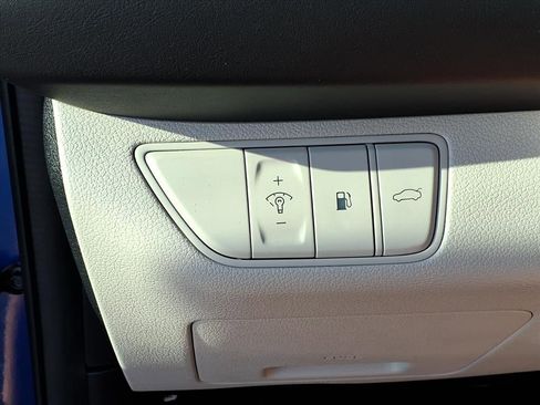 Used 2022 Genesis G70 2.0T image 24