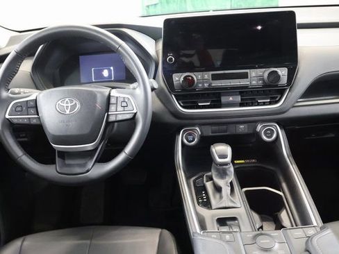 Used 2025 Toyota Grand Highlander AWD image 15